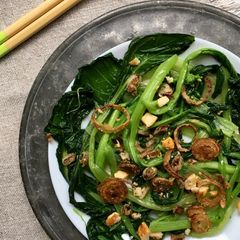 Easy choi sum with crispy shallots A picture of Easy choi sum with crispy shallots.