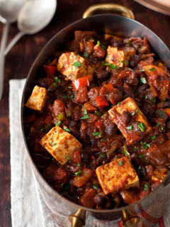 Una foto de Receta estándar: Chili Vegano con tofu y maíz