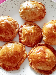 Una foto de Empanadillas de bacon y queso