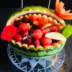 HOW TO MAKE A WATERMELON BASKET: A picture of HOW TO MAKE A WATERMELON BASKET:.