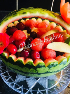 A picture of HOW TO MAKE A WATERMELON BASKET:.