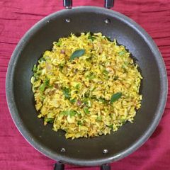 A picture of Onion fried rice.