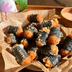 A picture of Crispy Chicken Seaweed Rolls.