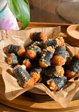 A picture of Crispy Chicken Seaweed Rolls.