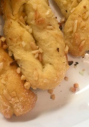 A picture of Magic almond rolls.