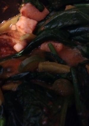 Una foto de Chuletas de cerdo con nopales