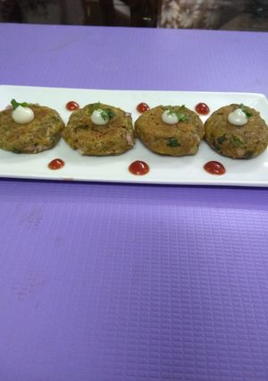 A picture of Brown chickpea (kala chana) patties/ tikki.