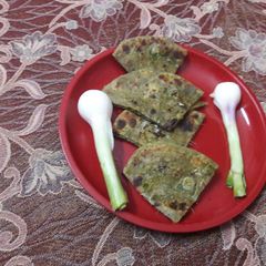 A picture of Green onion spinach parantha.