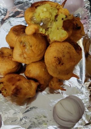 બટાકા વડા (Batata Vada Recipe In Gujarati) રેસીપી મુખ્ય ફોટો