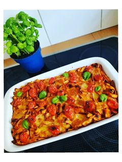 Paradicsommal, mozzarellával töltött, sült rakott tészta recept fotója