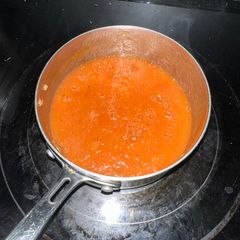 A picture of Old tomato/ old onion marinara sauce.