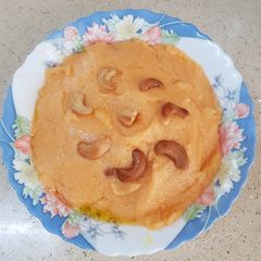 A picture of Suji milk halwa.