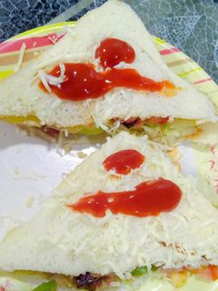 ચીઝ વેજ સેન્ડવીચ(Cheese Veg Sandwich Recipe In Gujarati) રેસીપી મુખ્ય ફોટો