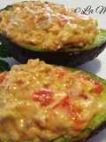 Aguacate relleno de tomate y maira
