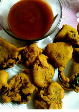A picture of Gobi and Mirchi pakoda.