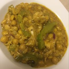 A picture of Korma with chickpea sauce.