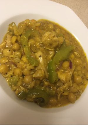 A picture of Korma with chickpea sauce.