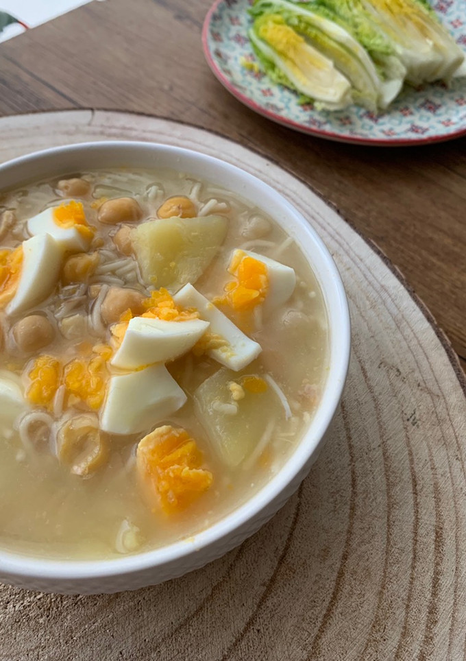 Una foto de Caldo de pollo casero