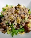 Ensalada de brotes tiernos, pepino, manzana y nuez