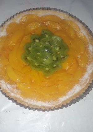 Una foto de Tarta de durazno y kiwi..❤