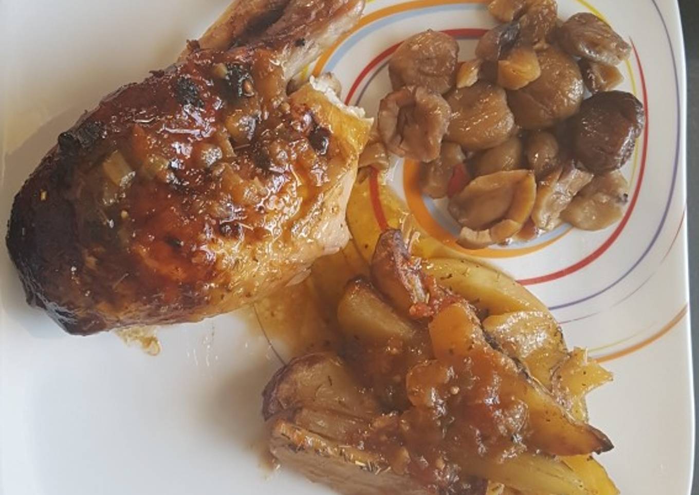 Poulet fermier accompagné de pommes de terre et marrons