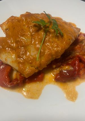 Una foto de Bacalao con romesco al horno