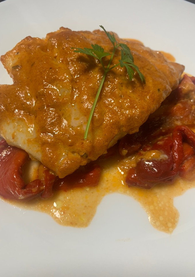 Una foto de Bacalao con romesco al horno