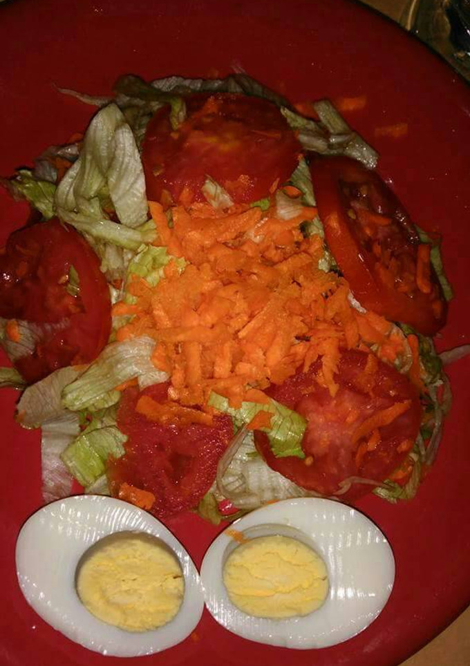 Una foto de Ensalada piola vegan fácil y completita💐💕o vegetariana c