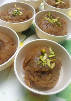A picture of Chana dal halwa.