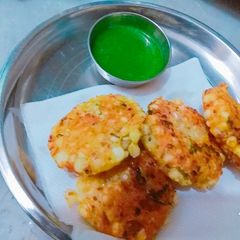 A picture of Sabudana vada.
