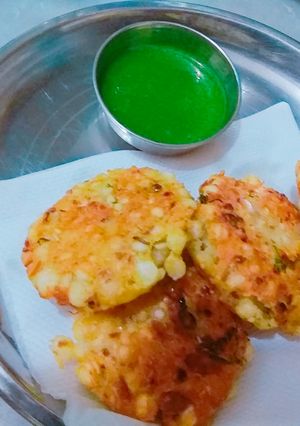 A picture of Sabudana vada.