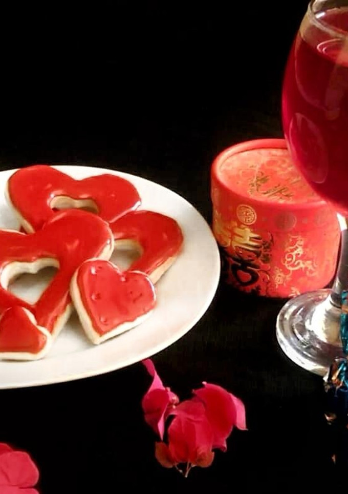 A picture of Heart shape Cookie.