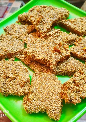 A picture of Samak Rice Chikki.