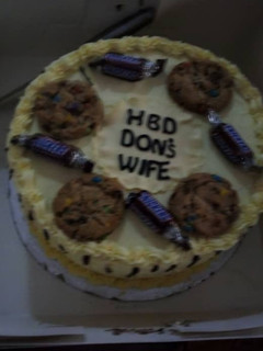 A picture of Cookies, cakes.