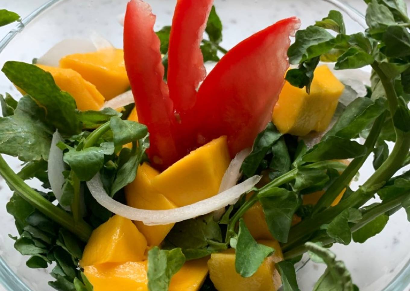 Ensalada de berros con mango