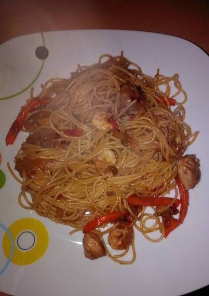 Una foto de Fideos orientales tres delicias