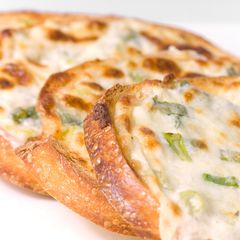 A picture of Cheesy Garlic Chatpata toast.