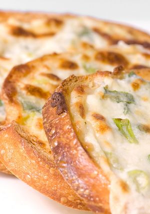 A picture of Cheesy Garlic Chatpata toast.