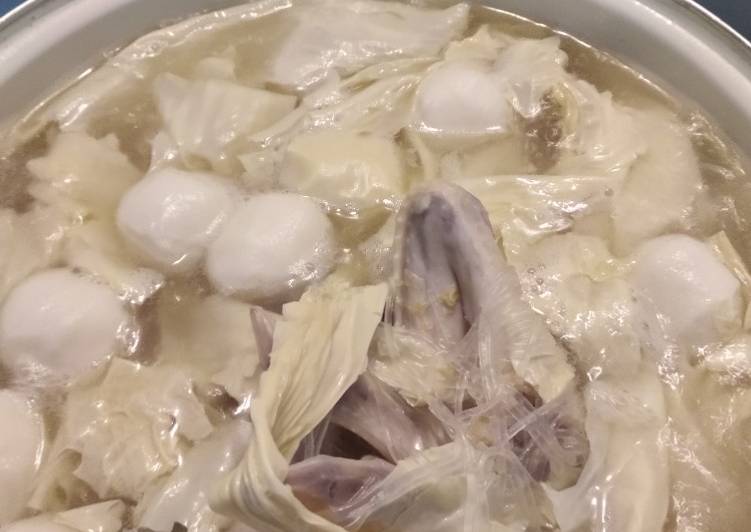 Sop / Soup Kembang Tahu Ayam Kampung