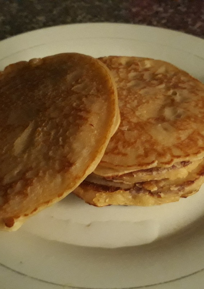 A picture of Pancake with honey.