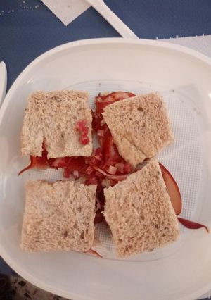 Una foto de Sándwich lomo con jamón peques