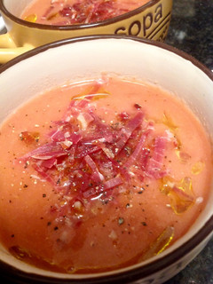 Una foto de Sopa fría de tomate o salmorejo