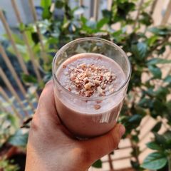 A picture of Banana Date Shake.