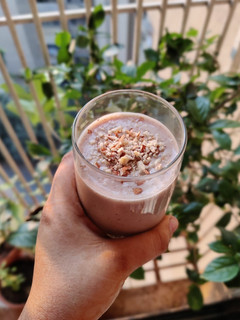 A picture of Banana Date Shake.