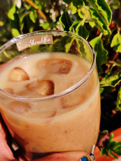 ખજૂર અંજીર શેઇક(Khajur anjir shake recipe in gujarati) રેસીપી મુખ્ય ફોટો