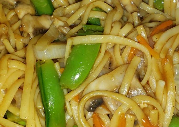 How to Make Quick Vegetable Lo Mein