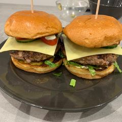 A picture of Tony’s Burgers 🍔.