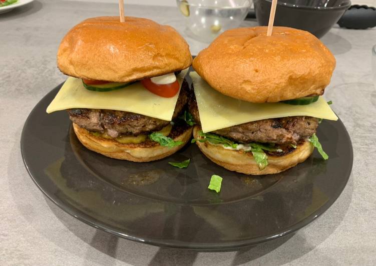 Steps to Make Award-winning Tony’s Burgers 🍔