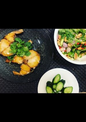 รูปของ ปลาอินทรีย์ทอดน้ำปลากวน ยำมะม่วง🤤