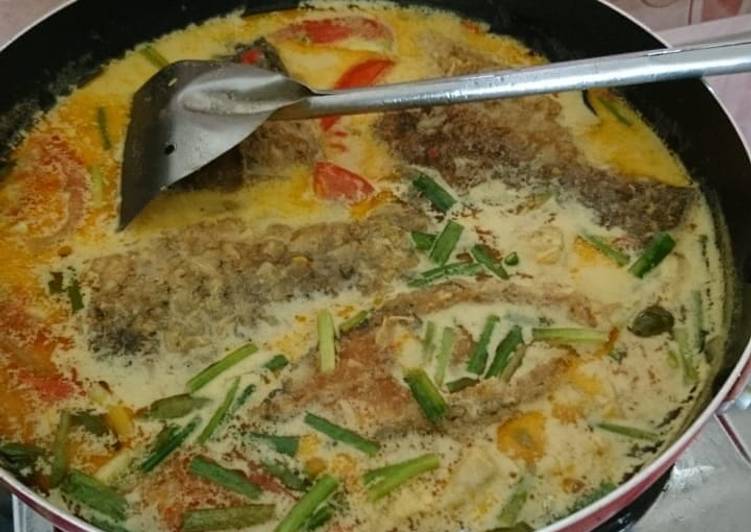 Resep Ikan mas santan pedas yang Lezat